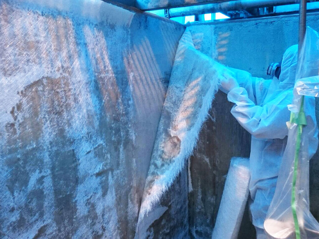 FRP防水施工中の様子